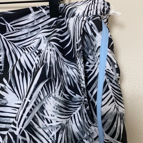 Fair Harbor The Sextant Trunk Lined Stretch Black White Palm Leaves Short Sz 38 - Picture 5 of 16